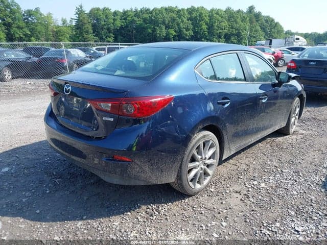 2018 MAZDA MAZDA3 TOURING 4