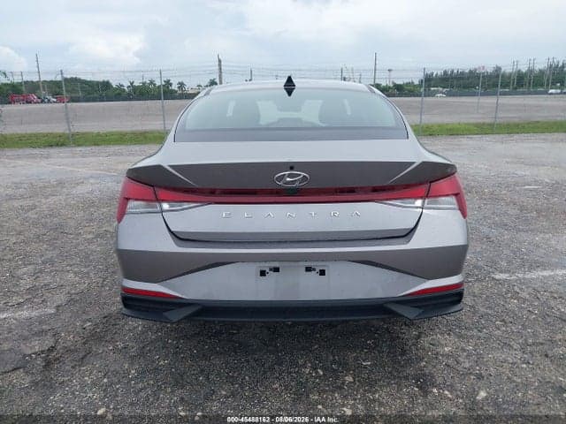 2023 HYUNDAI ELANTRA SE 16