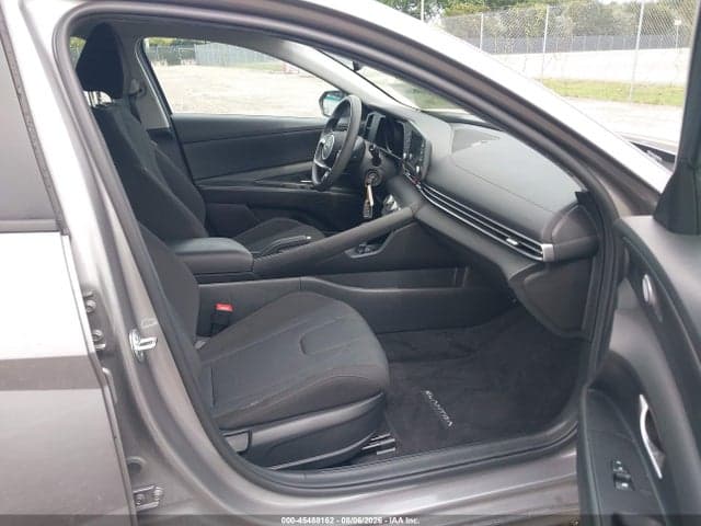 2023 HYUNDAI ELANTRA SE 5
