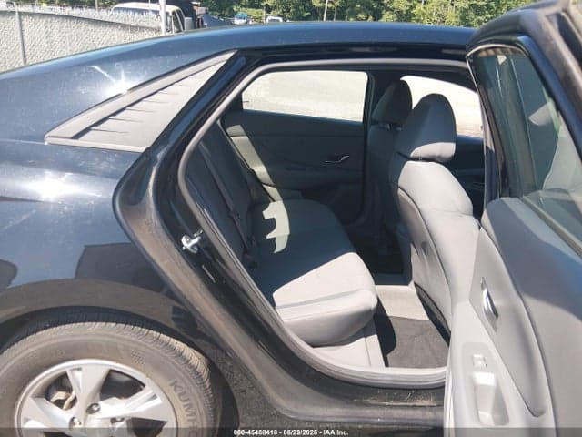 2021 HYUNDAI ELANTRA SE 8