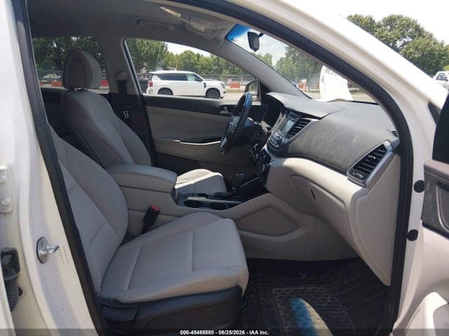 2018 HYUNDAI TUCSON SE 5