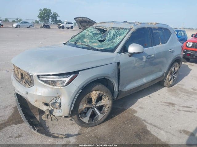 2025 VOLVO XC40 B5 PLUS BRIGHT THEME 2