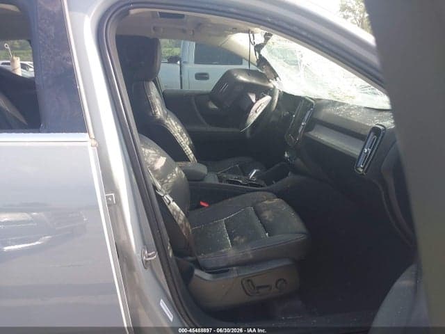 2025 VOLVO XC40 B5 PLUS BRIGHT THEME 5