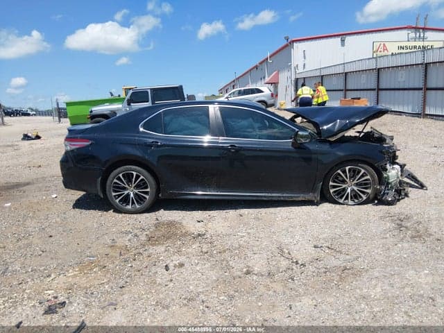 2018 TOYOTA CAMRY SE 11