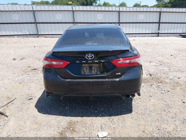 2018 TOYOTA CAMRY SE 14