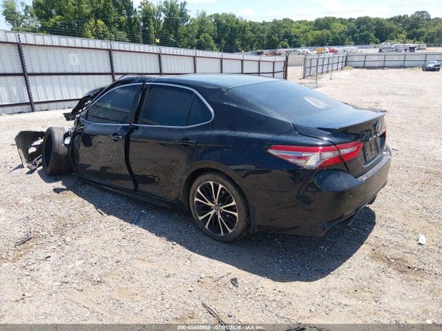 2018 TOYOTA CAMRY SE 3