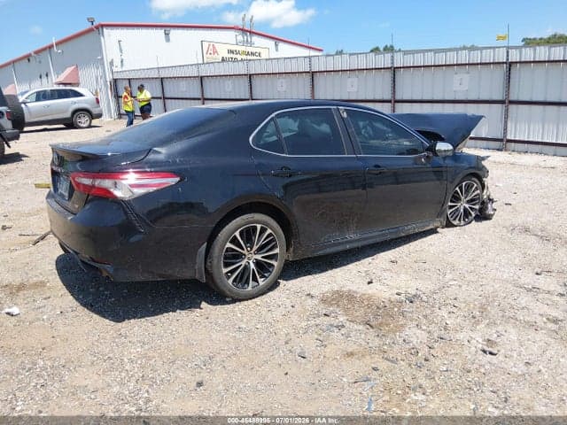 2018 TOYOTA CAMRY SE 4
