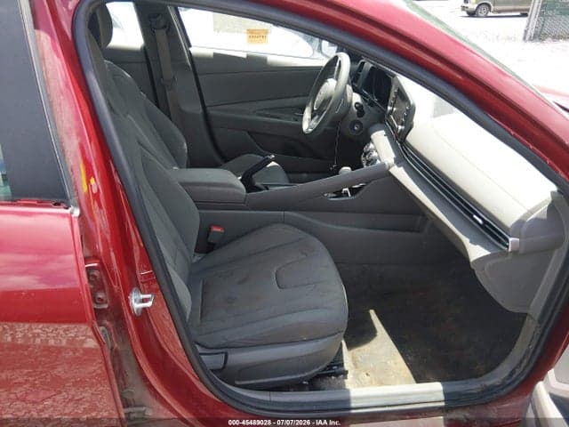 2023 HYUNDAI ELANTRA SE 5
