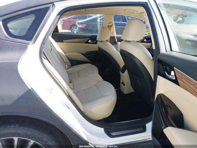 2017 KIA CADENZA PREMIUM 8