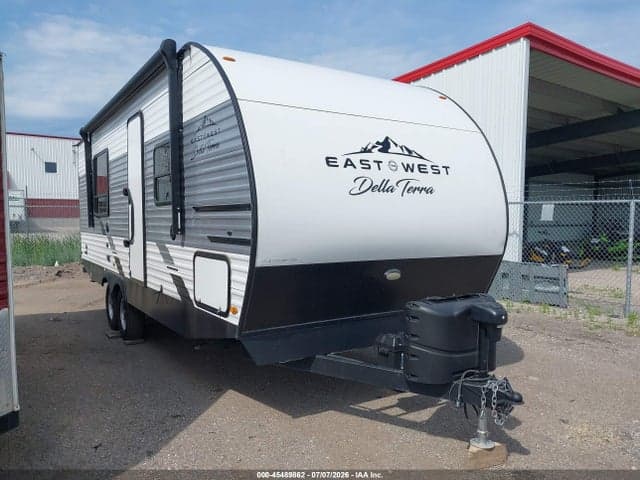 2022 EAST TO WEST DELLA TERRA