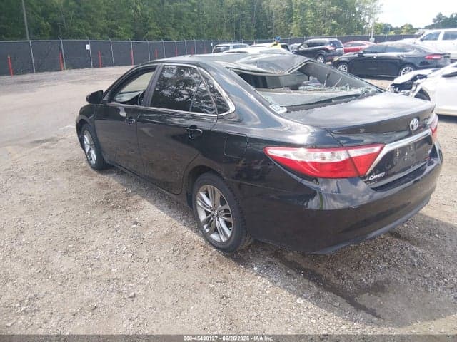 2017 TOYOTA CAMRY SE 3