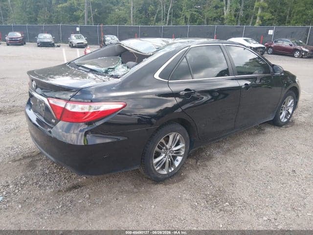 2017 TOYOTA CAMRY SE 4