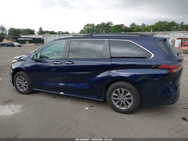 2022 TOYOTA SIENNA XLE 15