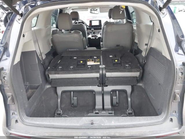 2022 TOYOTA SIENNA XLE 18