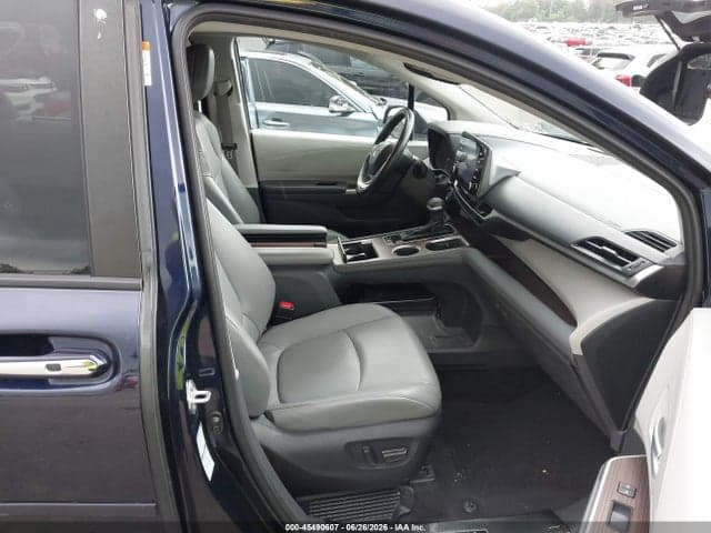 2022 TOYOTA SIENNA XLE 5
