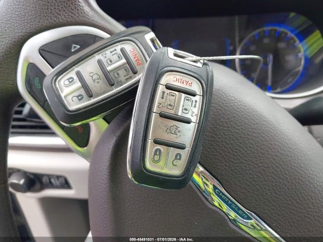 2017 CHRYSLER PACIFICA TOURING 11