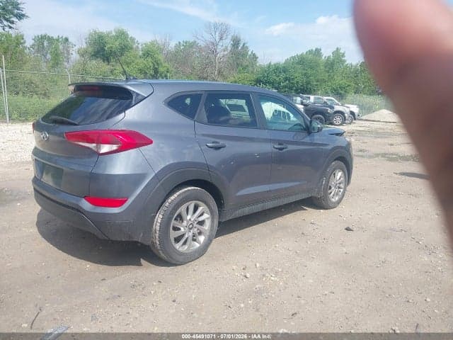 2017 HYUNDAI TUCSON SE 4