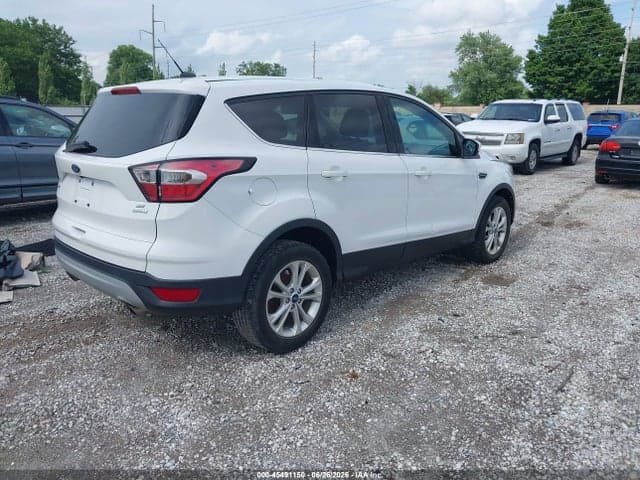 2017 FORD ESCAPE SE 4