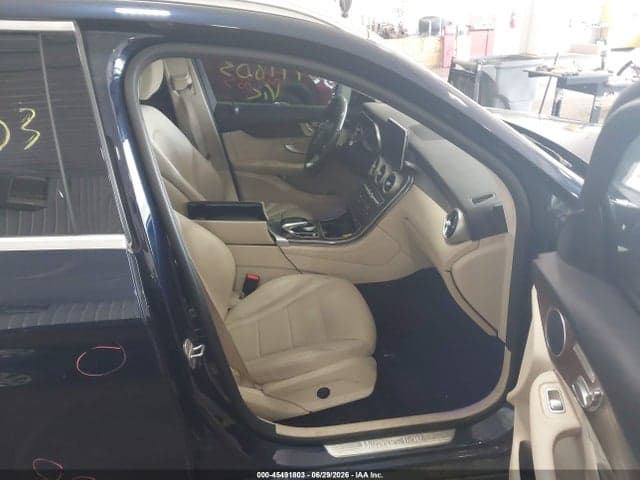 2018 MERCEDES-BENZ GLC 300 4MATIC 5