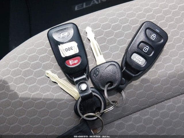 2020 HYUNDAI ELANTRA SE 11