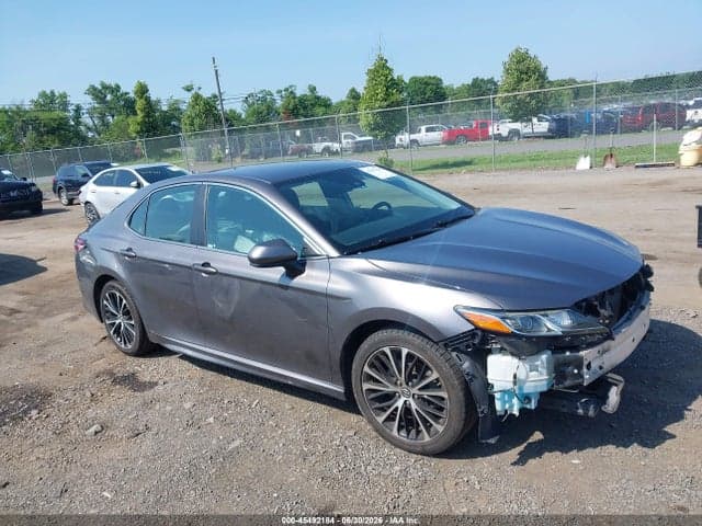 2019 TOYOTA CAMRY SE 1