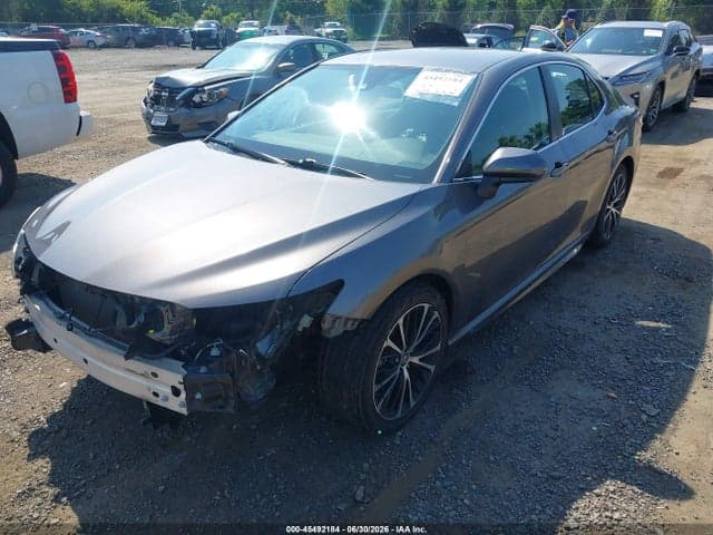 2019 TOYOTA CAMRY SE 2