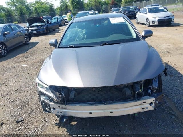 2019 TOYOTA CAMRY SE 13