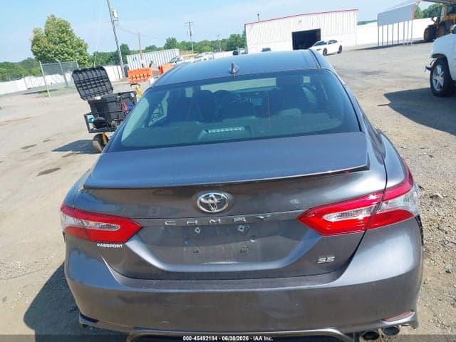 2019 TOYOTA CAMRY SE 17