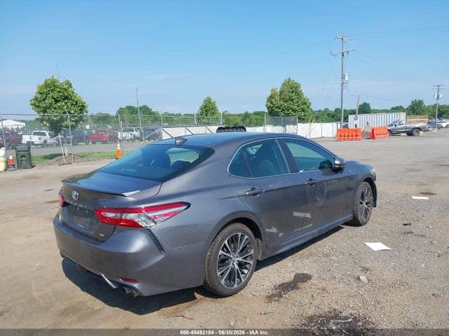 2019 TOYOTA CAMRY SE 4