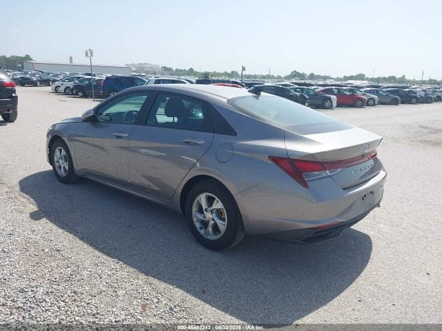 2023 HYUNDAI ELANTRA SE 3