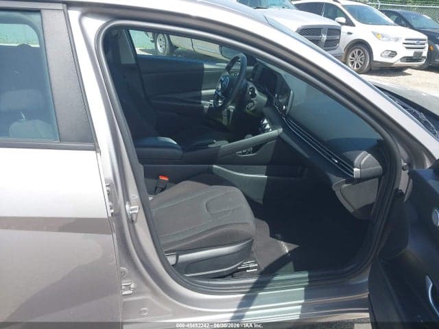 2023 HYUNDAI ELANTRA SE 5