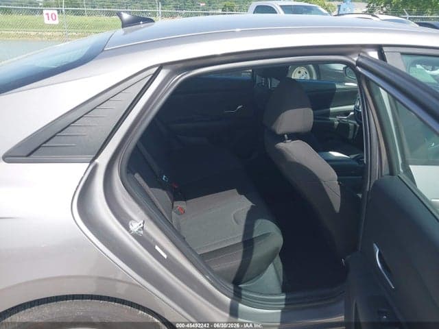 2023 HYUNDAI ELANTRA SE 8