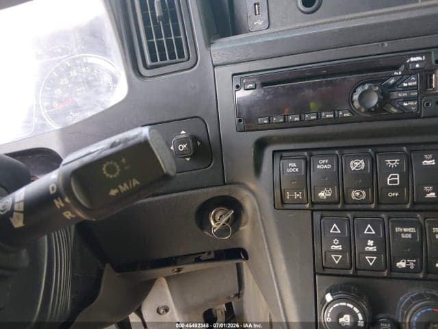 2018 INTERNATIONAL LT 11