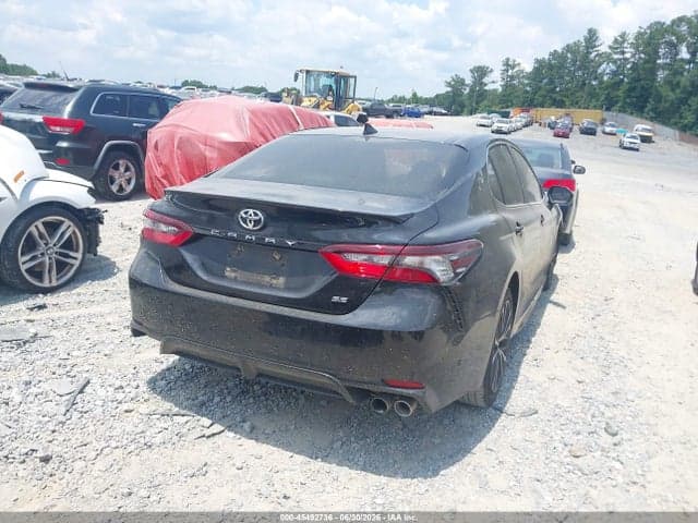 2021 TOYOTA CAMRY SE 4