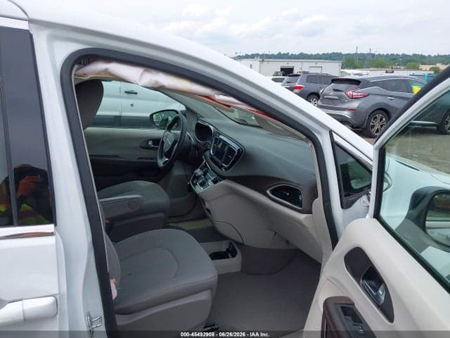 2021 CHRYSLER VOYAGER LX 5