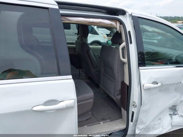 2021 CHRYSLER VOYAGER LX 8