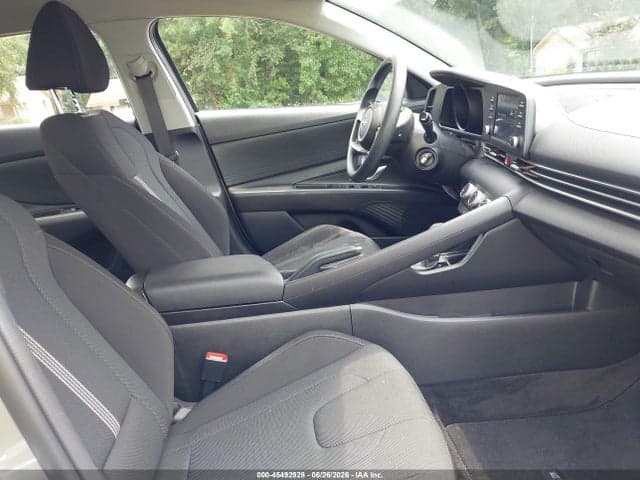 2023 HYUNDAI ELANTRA SE 5