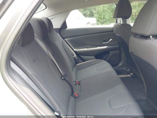 2023 HYUNDAI ELANTRA SE 8