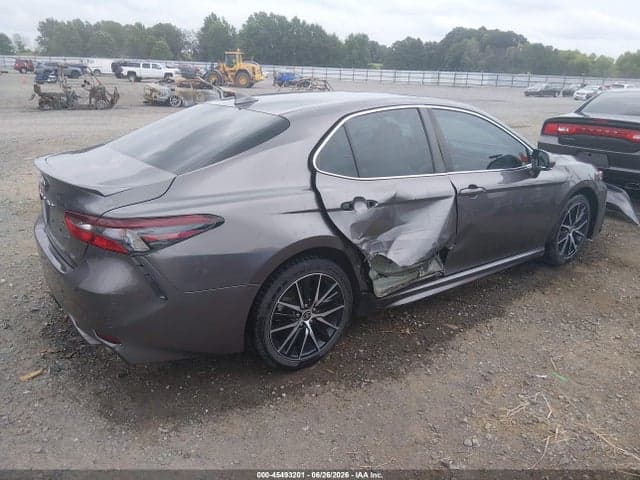 2022 TOYOTA CAMRY SE 4