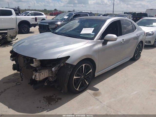 2018 TOYOTA CAMRY XSE 2