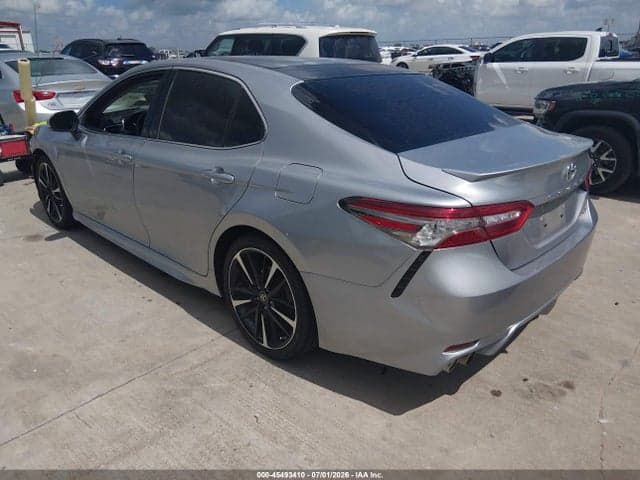 2018 TOYOTA CAMRY XSE 3