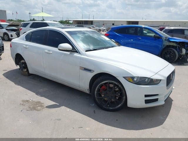 2017 JAGUAR XE 25T 1