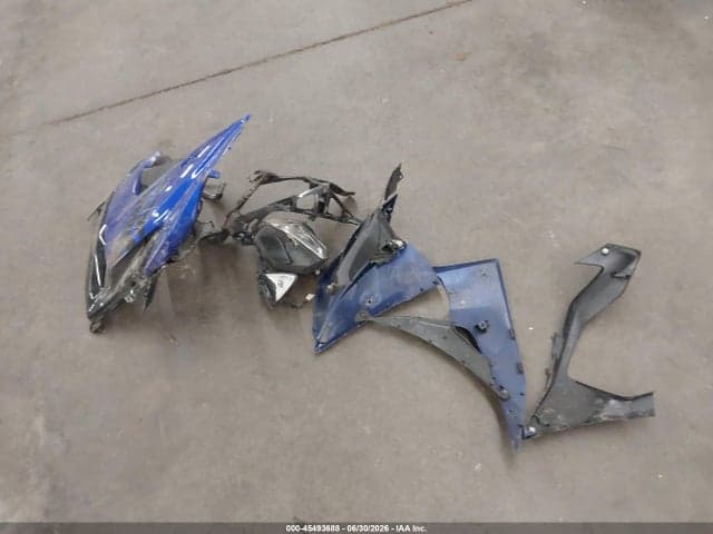 2018 YAMAHA YZFR3 12