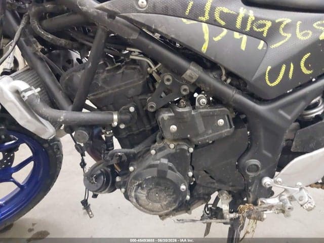 2018 YAMAHA YZFR3 9