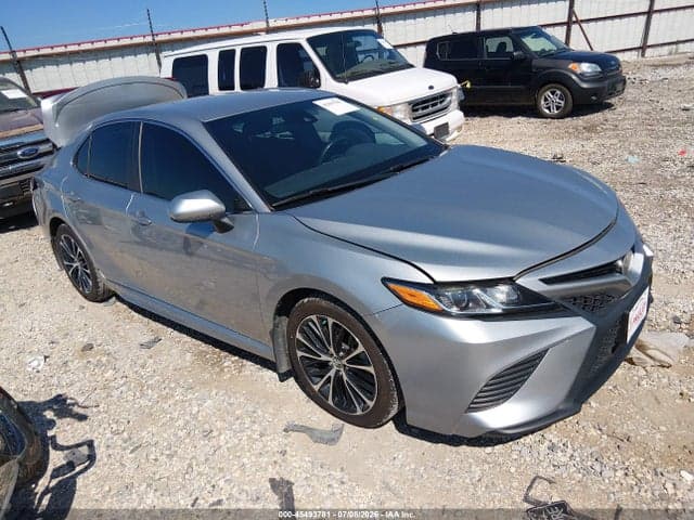 2018 TOYOTA CAMRY SE - 1