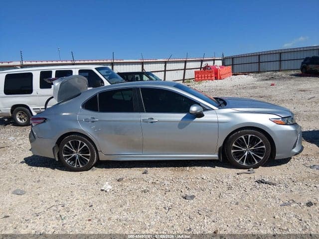 2018 TOYOTA CAMRY SE 13