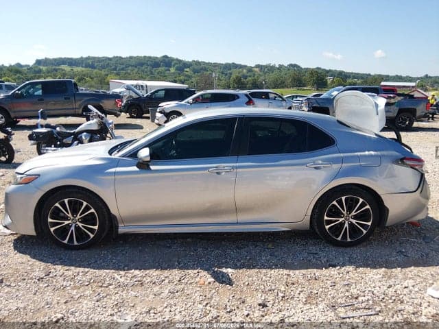 2018 TOYOTA CAMRY SE 14