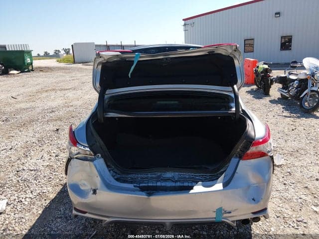 2018 TOYOTA CAMRY SE 16