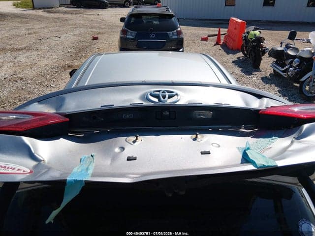 2018 TOYOTA CAMRY SE 17
