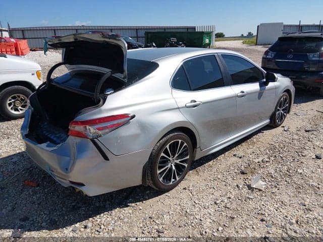 2018 TOYOTA CAMRY SE 4